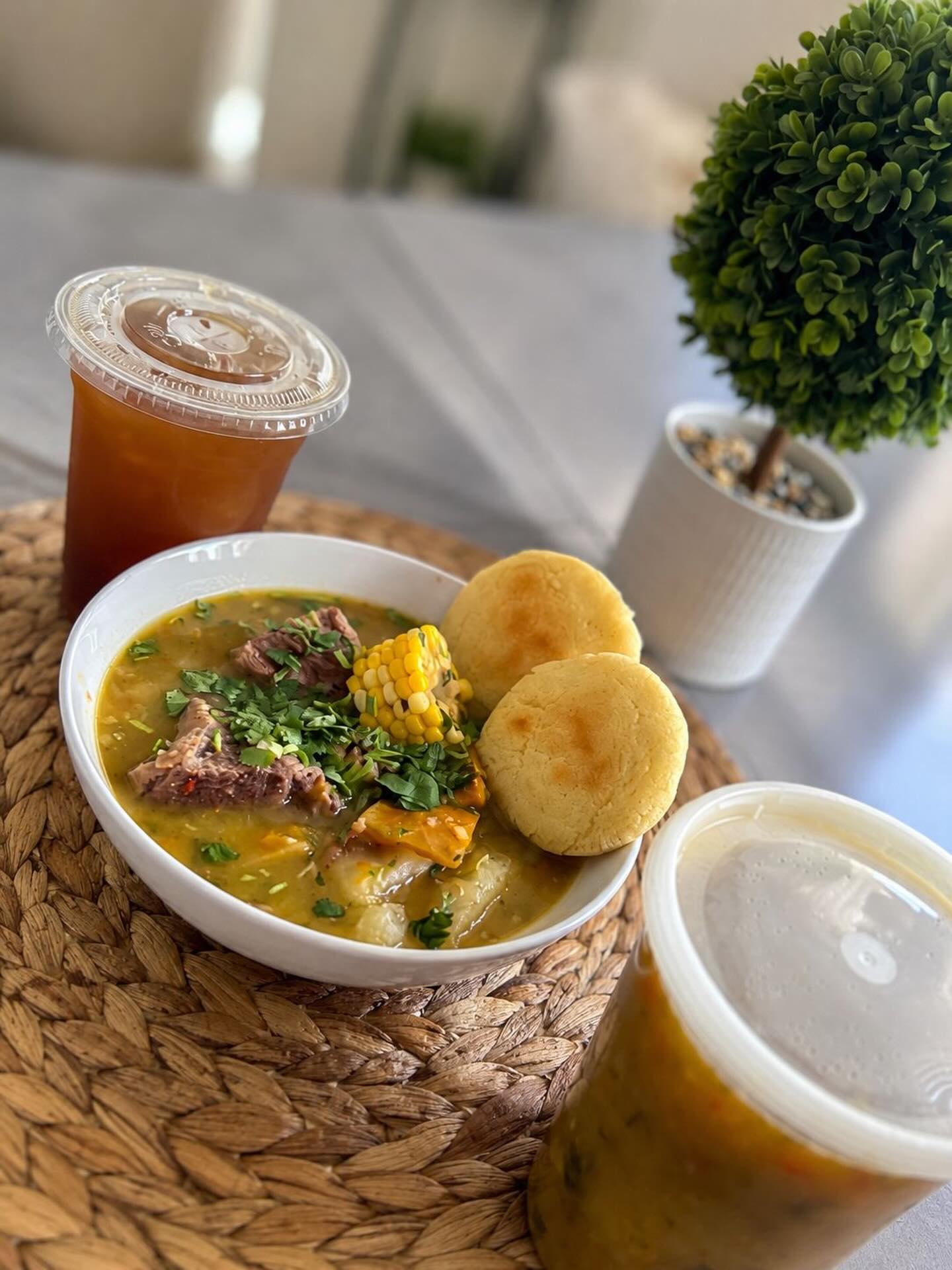 Sopa de costilla con arepas El Fogón DTE